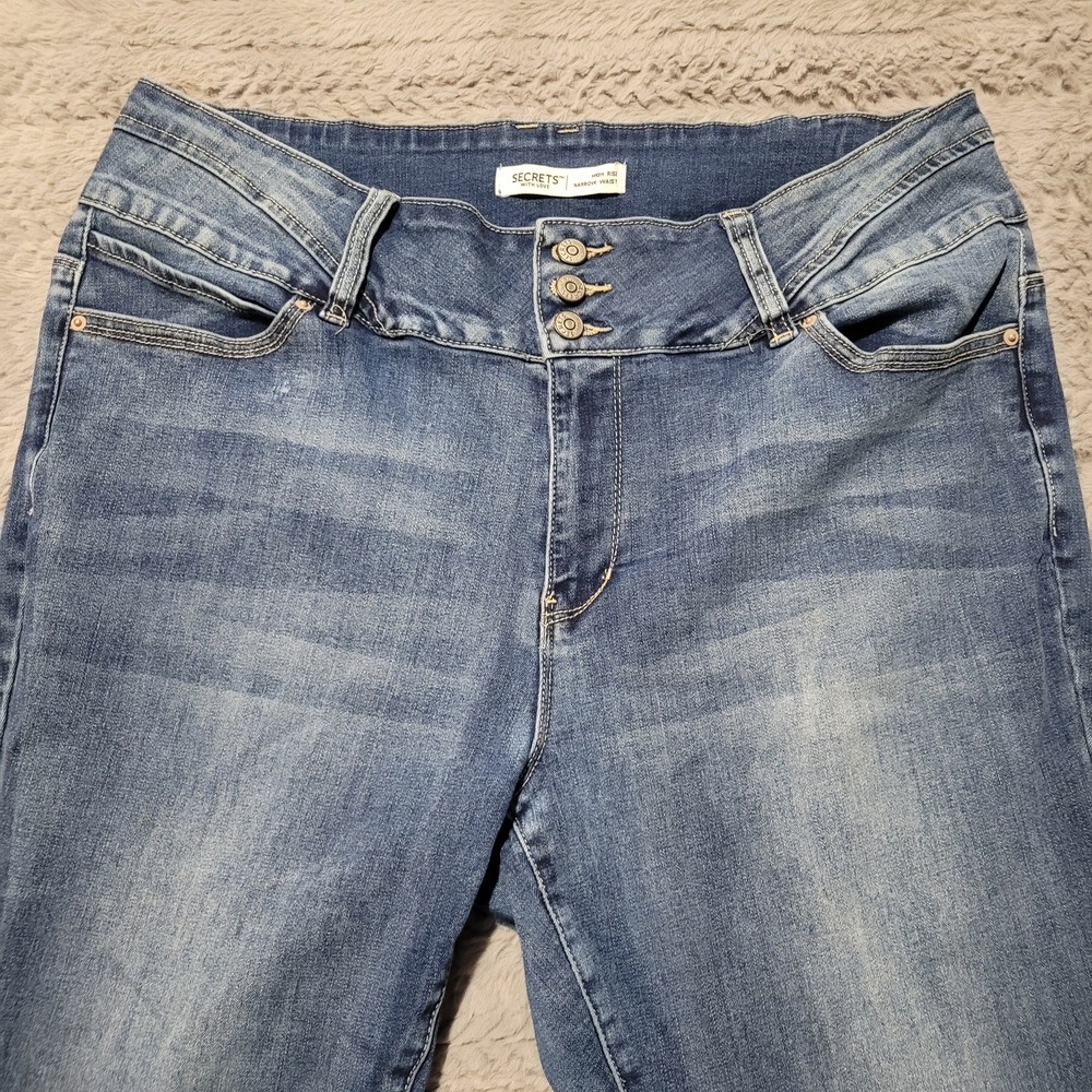 Secrets With Love Women's High Rise Stretchy Slim Jeans. Size 18